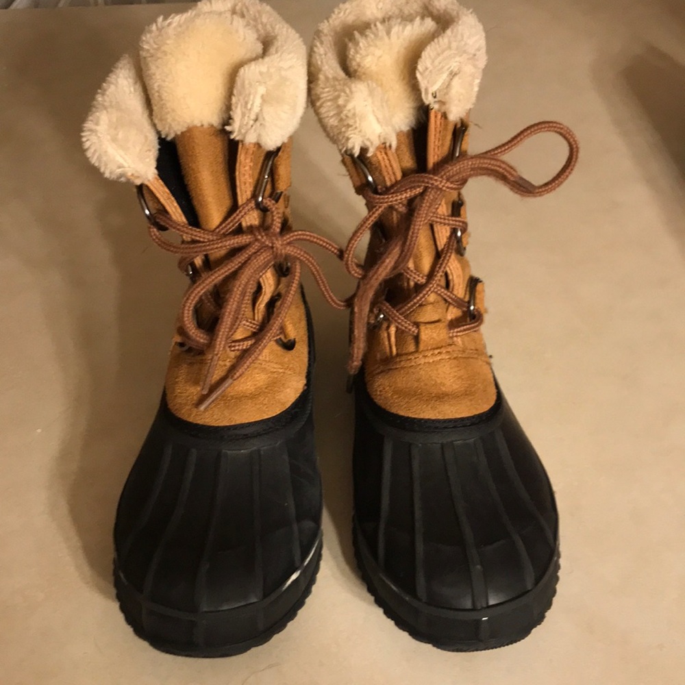 Lace up brown boots with rubber soles